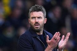 MU nối d&agrave;i kỷ lục buồn tồn tại 94 năm, fan đ&ograve;i sa thải Carrick