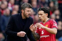 Hàng thủ Man United chưa đủ trình độ đứng ở nửa trên BXH