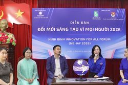 D&ugrave;ng AI mở rộng cơ hội học tập, việc l&agrave;m cho phụ nữ khiếm thị
