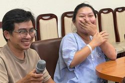 Thai phụ vỡ &ograve;a hạnh ph&uacute;c khi được chồng n&oacute;i lời y&ecirc;u thương tại bệnh viện