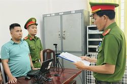Khởi tố đối tượng đi xe ngược chiều, đ&aacute;nh người sau va chạm giao th&ocirc;ng