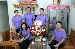 Ấm áp nghĩa tình, tri ân mẹ Việt Nam Anh hùng nhân Ngày phụ nữ Việt Nam