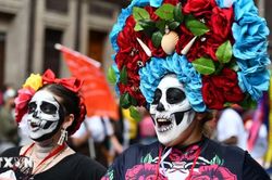 Mexico rực rỡ sắc m&agrave;u trong lễ hội Alebrijes