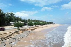 Người d&acirc;n Huế thấp thỏm nỗi lo sạt lở bờ s&ocirc;ng, x&acirc;m thực bờ biển