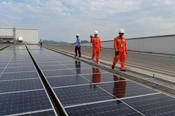 Điện mặt trời mái nhà tự sản xuất, tự tiêu thụ đang mở thêm một lựa chọn cho hộ gia đình và doanh nghiệp