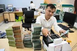 NHNN y&ecirc;u cầu giảm l&atilde;i suất huy động tối thiểu 0,5%/năm