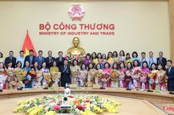 Bộ C&ocirc;ng Thương tổ chức gặp mặt nh&acirc;n Ng&agrave;y Phụ nữ Việt Nam