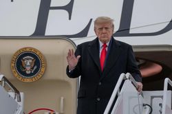 Tổng thống Trump tạm miễn thuế trừng phạt quan liên quan tới năng lượng Nga