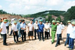 Chủ tịch UBND thành phố Bắc Ninh Phạm Hoàng Sơn kiểm tra đột xuất hoạt động khai thác khoáng sản