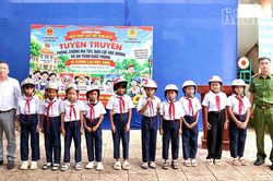 C&ocirc;ng an tỉnh Kh&aacute;nh H&ograve;a tuy&ecirc;n truyền ph&ograve;ng, chống ma t&uacute;y, bạo lực học đường tại Trường Tiểu học Sơn T&acirc;n