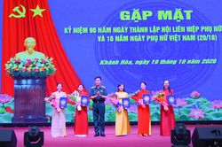 Trường Sĩ quan Th&ocirc;ng tin tổ chức gặp mặt nh&acirc;n Ng&agrave;y Phụ nữ Việt Nam