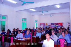 60 gi&agrave; l&agrave;ng, trưởng họ được bồi dưỡng kiến thức quốc ph&ograve;ng, an ninh