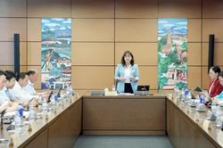 Đo&agrave;n đại biểu Quốc hội tỉnh L&agrave;o Cai thảo luận tại tổ về 3 dự &aacute;n luật sửa đổi