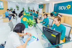 Loạt ng&acirc;n h&agrave;ng 'nhanh tay' giảm l&atilde;i suất