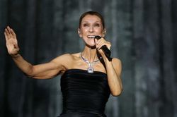 Concert của Céline Dion mang về hơn 700 triệu euro cho kinh tế của Paris