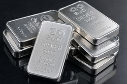 Ngày 19/10: Giá bạc sáng đầu tuần đồng loạt tăng