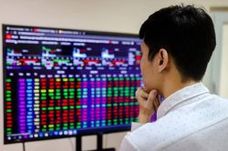 VN-Index giảm hơn 16 điểm, cổ phiếu Vin kéo chỉ số thủng mốc 1.700 điểm
