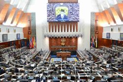 Nghị viện Malaysia từng bước được trao lại quyền tự chủ hành chính