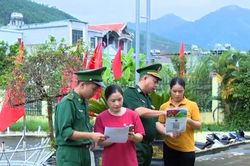 Bộ đội Bi&ecirc;n ph&ograve;ng đưa ph&aacute;p luật đến gần đồng b&agrave;o v&ugrave;ng cao