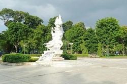 Kỷ niệm 81 năm ng&agrave;y hy sinh của 'ngọn đuốc sống' - Anh h&ugrave;ng L&ecirc; Văn T&aacute;m (18/10/1945 - 18/10/2026): S&aacute;ng m&atilde;i mu&ocirc;n đời 'ngọn đuốc sống L&ecirc; Văn T&aacute;m'  B&agrave;i 7: 'Em b&eacute; tẩm dầu' đốt ch&aacute;y kho xăng, kho đạn, kho cao su
