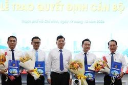 UBND TPHCM c&ocirc;ng bố quyết định điều động, bổ nhiệm nhiều c&aacute;n bộ l&atilde;nh đạo