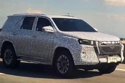 Tin xe 19/10: Toyota Fortuner, Kia Sonet lộ diện thế hệ mới trên đường thử