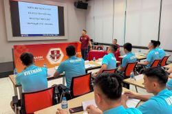 Chân đế sau những chiếc cúp: 80 khóa đào tạo, VAR toàn V.League
