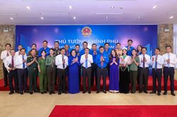 Thủ tướng y&ecirc;u cầu n&acirc;ng tỷ lệ l&atilde;nh đạo trẻ ở tất cả c&aacute;c ng&agrave;nh