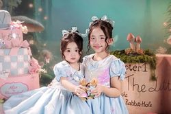 Con gái nhà Khánh Thi - Phan Hiển: Anna ra dáng chị cả, Lisa 3 tuổi đáng yêu như em bé bánh bao