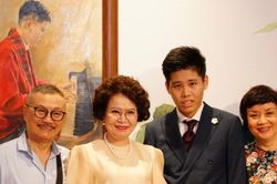'Đợi một nụ cười': Hơn 10 năm bà nội đồng hành cùng cháu tự kỷ