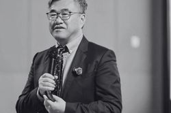 Đang dự hội nghị, chuy&ecirc;n gia tim mạch h&agrave;ng đầu thế giới bất ngờ qua đời