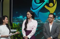 Đạo diễn Ho&agrave;ng C&ocirc;ng Cường ph&aacute; lệ trước c&ocirc; g&aacute;i từng thi 'Miss World Vietnam'