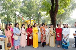 Sống lại những trang sử h&agrave;o h&ugrave;ng qua chuyến về nguồn nh&acirc;n ng&agrave;y Phụ nữ Việt Nam 20/10