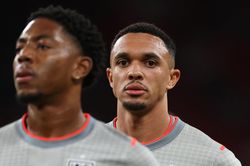 Alexander-Arnold chạm đ&aacute;y sự nghiệp ở Real Madrid