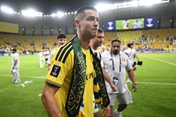 Ronaldo mất 39 gi&acirc;y kiếm đủ tiền nộp phạt