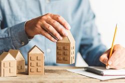 Lãi suất 1% thúc đẩy cơn sốt nhà đất