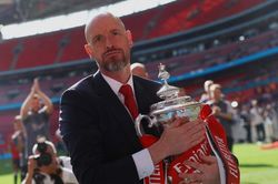 Ten Hag b&oacute;c trần sự thật về MU v&agrave; Ronaldo