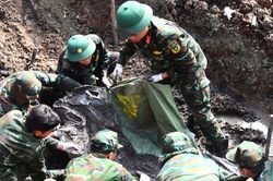 Đ&atilde; t&igrave;m thấy 789 h&agrave;i cốt liệt sĩ ở C&ocirc;ng vi&ecirc;n L&ecirc; Thị Ri&ecirc;ng