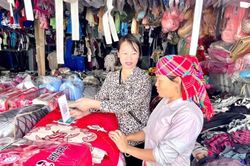 Chợ v&ugrave;ng cao Hạnh Ph&uacute;c th&uacute;c đẩy thanh to&aacute;n kh&ocirc;ng d&ugrave;ng tiền mặt