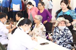 Chưa đăng k&yacute; tạm tr&uacute; tại TP.HCM vẫn được kh&aacute;m sức khỏe miễn ph&iacute;