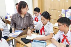 Sửa đổi chương tr&igrave;nh, s&aacute;ch gi&aacute;o khoa gi&aacute;o dục phổ th&ocirc;ng: Cần bắt đầu từ đ&acirc;u?