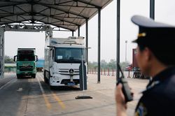 Gỡ vướng trong thực thi ch&iacute;nh s&aacute;ch hải quan