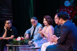 Trung t&aacute;, Chủ nhiệm khoa Thanh nhạc, Trường Đại học Văn h&oacute;a Nghệ thuật Qu&acirc;n đội t&ocirc;n vinh t&igrave;nh mẫu tử qua MV mới