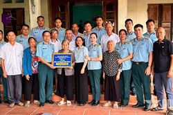 Món quà của tình đồng đội