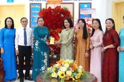L&atilde;nh đạo th&agrave;nh phố thăm, ch&uacute;c mừng Hội Li&ecirc;n hiệp Phụ nữ Đ&agrave; Nẵng nh&acirc;n dịp 20-10