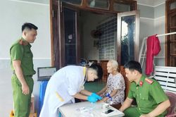 Nghĩa tình người chiến sĩ Công an trên hành trình tìm danh tính liệt sĩ