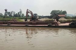 Cảnh s&aacute;t đường thủy ph&aacute;t hiện 2 bến b&atilde;i hoạt động chưa được cấp ph&eacute;p