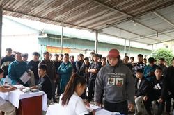 Kh&aacute;m chữa bệnh miễn ph&iacute;, chăm s&oacute;c sức khỏe l&acirc;u d&agrave;i cho người d&acirc;n v&ugrave;ng kh&oacute;