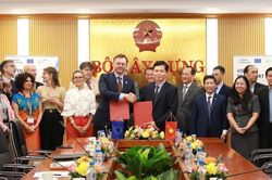 Việt Nam v&agrave; AFD đẩy mạnh hợp t&aacute;c, ph&aacute;t triển giao th&ocirc;ng bền vững