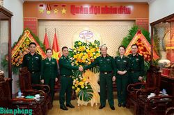 Cục Ch&iacute;nh trị Bộ đội Bi&ecirc;n ph&ograve;ng ch&uacute;c mừng Ban Phụ nữ Qu&acirc;n đội, Hội Li&ecirc;n hiệp Phụ nữ th&agrave;nh phố H&agrave; Nội v&agrave; B&aacute;o Qu&acirc;n đội nh&acirc;n d&acirc;n